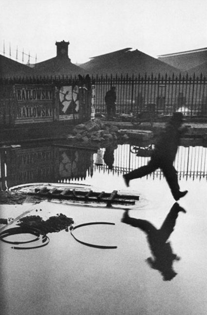 cartier bresson decisive moment man jumping over water